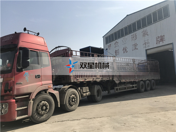 <a href='http://www.mikehart.com.cn/psj/845.html' target='_blank'><span>金屬破碎機(jī)</span></a>設(shè)備1400型發(fā)貨現(xiàn)場