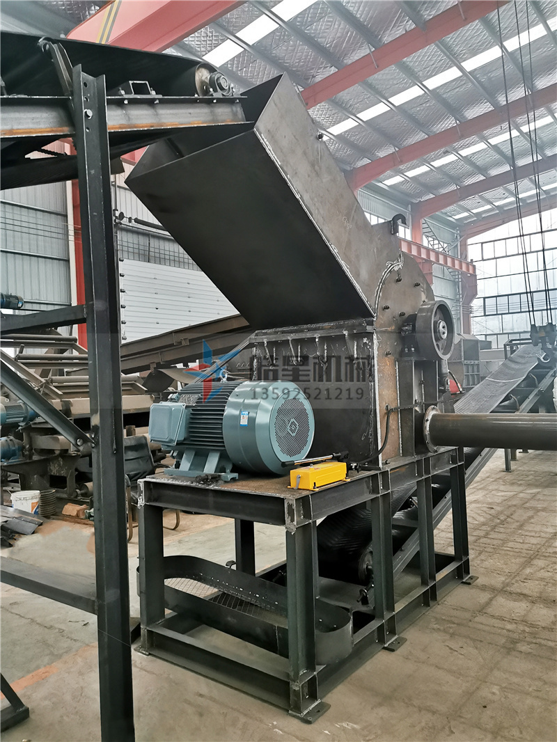 <a href='http://www.mikehart.com.cn/feilv/83.html' target='_blank'><span>鋁型材破碎機</span></a>進料喂料實拍