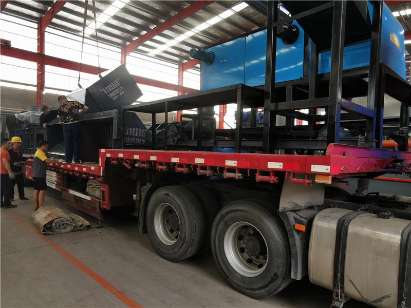 1600型廢鋼破碎機發(fā)貨 1600型<a href='http://www.mikehart.com.cn/' target='_blank'><span>廢鋼破碎機</span></a>發(fā)貨